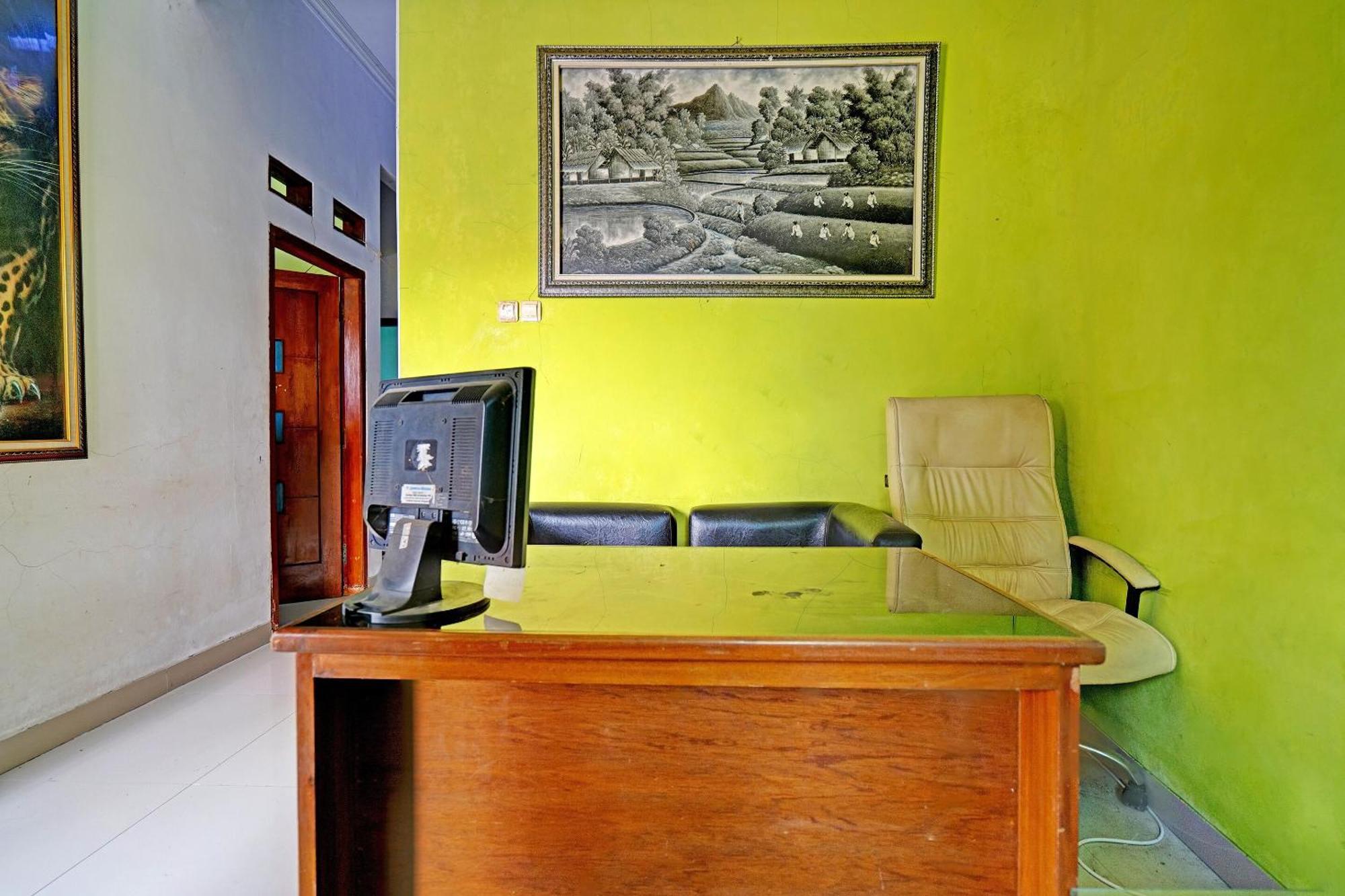Pondokan Cempaka Cirebon RedPartner Bagian luar foto