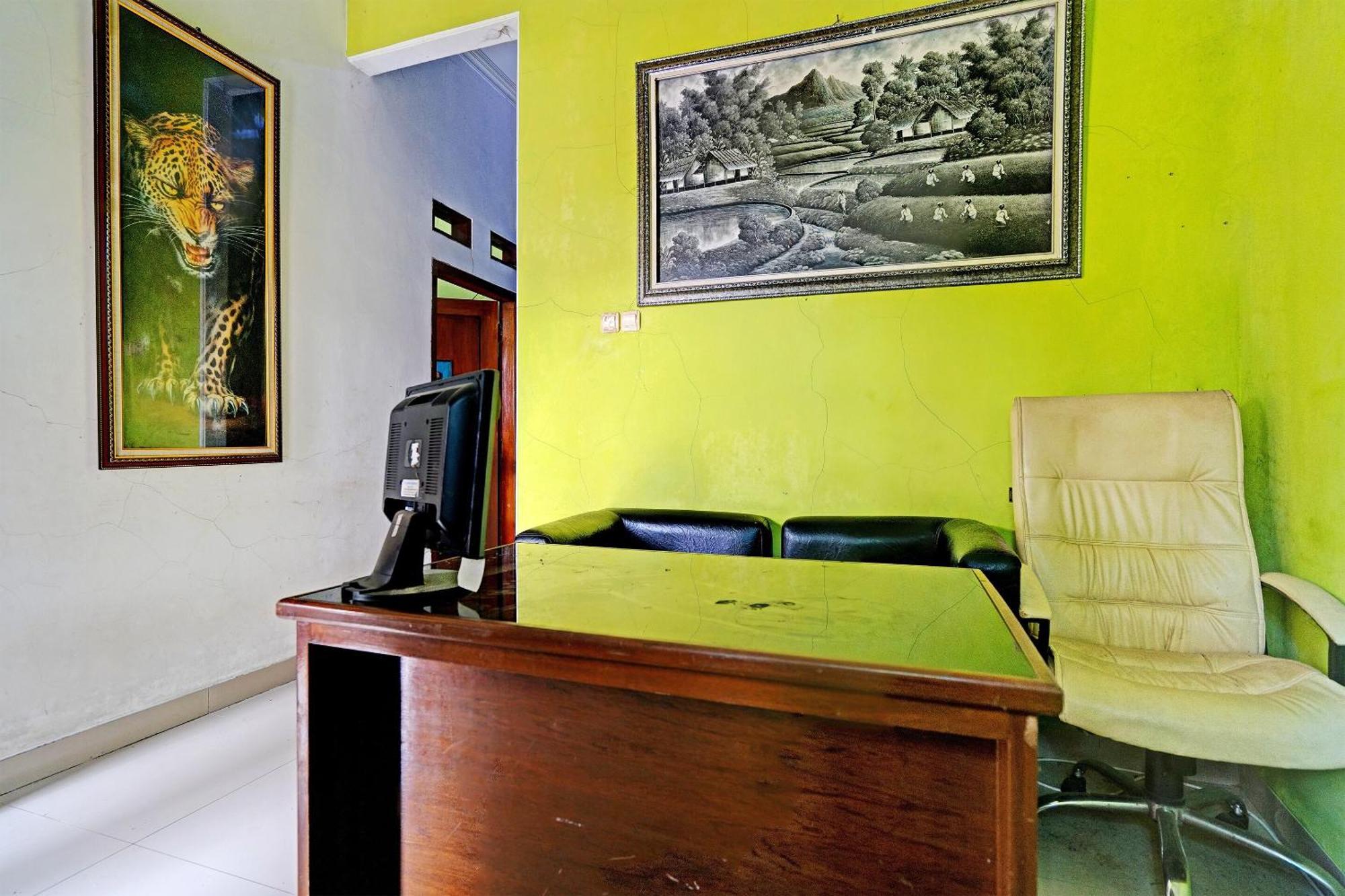 Pondokan Cempaka Cirebon RedPartner Bagian luar foto
