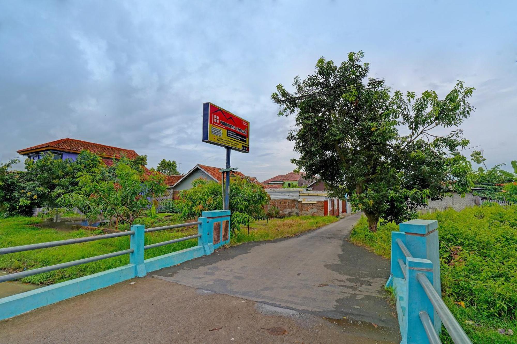 Pondokan Cempaka Cirebon RedPartner Bagian luar foto