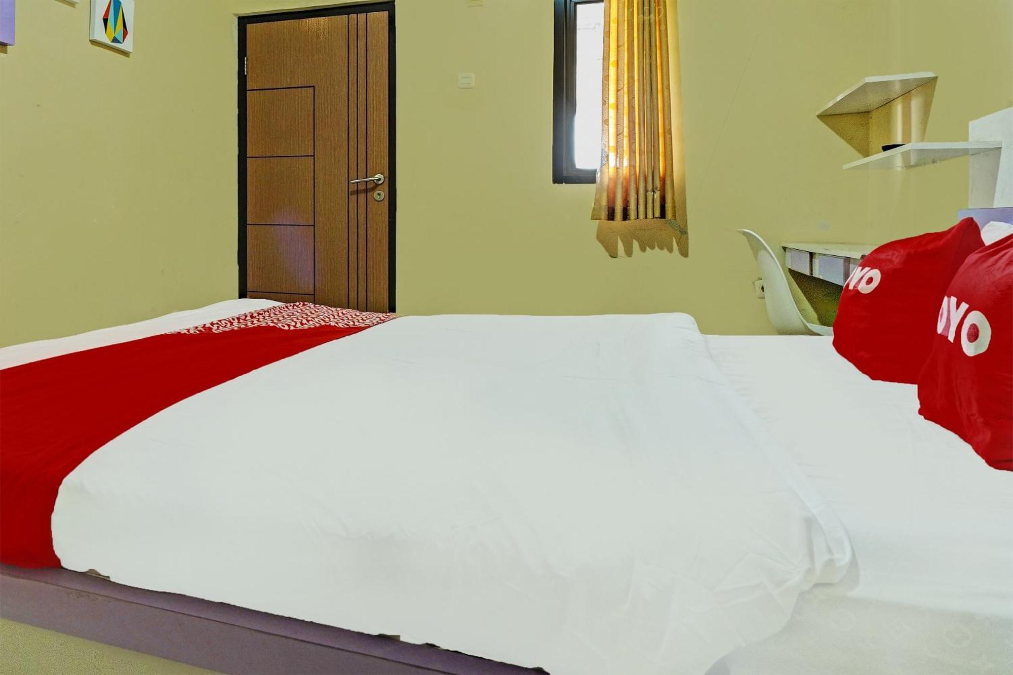 Pondokan Cempaka Cirebon RedPartner Bagian luar foto