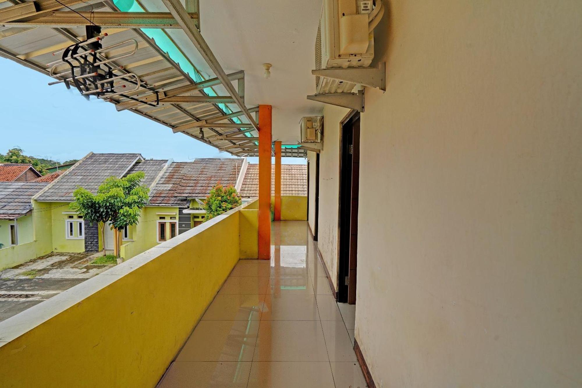 Pondokan Cempaka Cirebon RedPartner Bagian luar foto