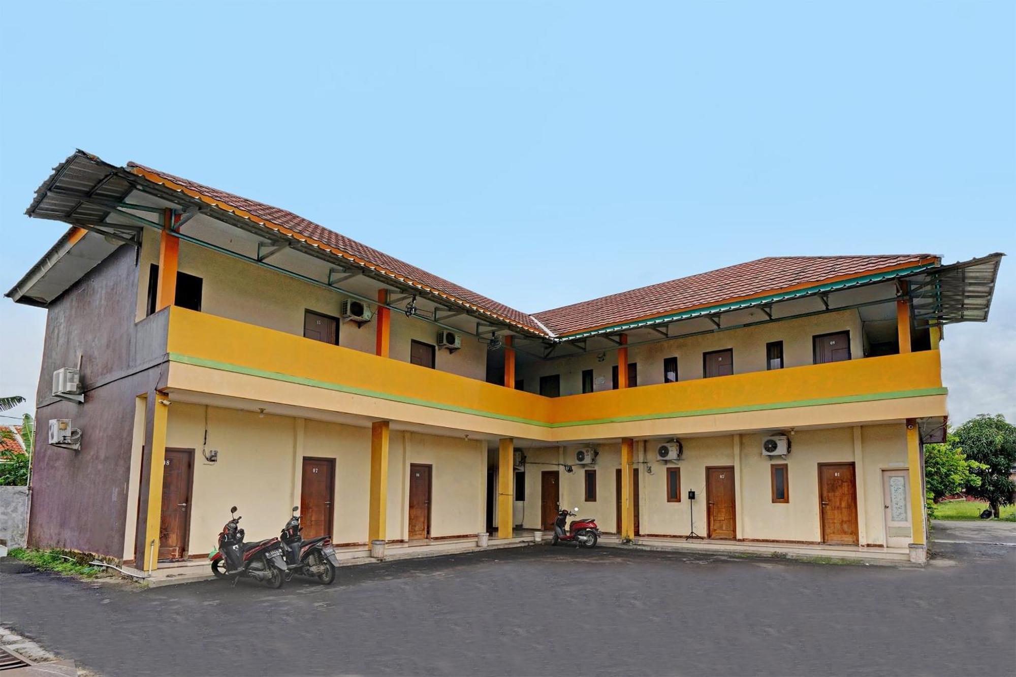 Pondokan Cempaka Cirebon RedPartner Bagian luar foto