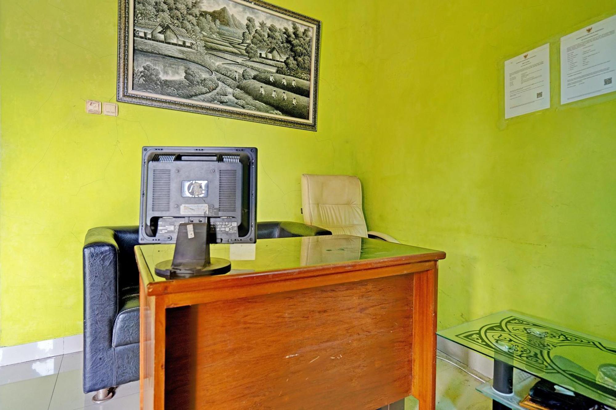 Pondokan Cempaka Cirebon RedPartner Bagian luar foto